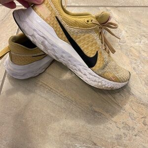 Nike woman’s size 8.5